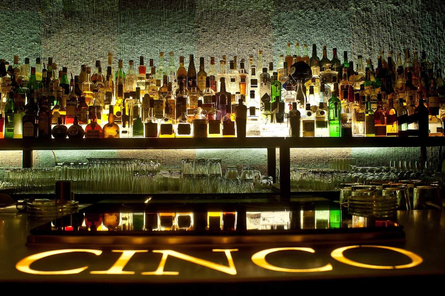 CINCO lounge